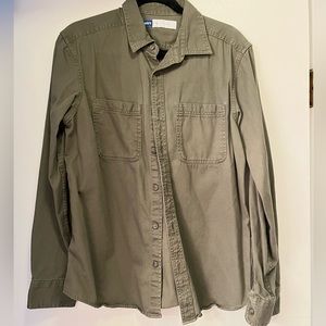 Old navy men’s olive button up size M